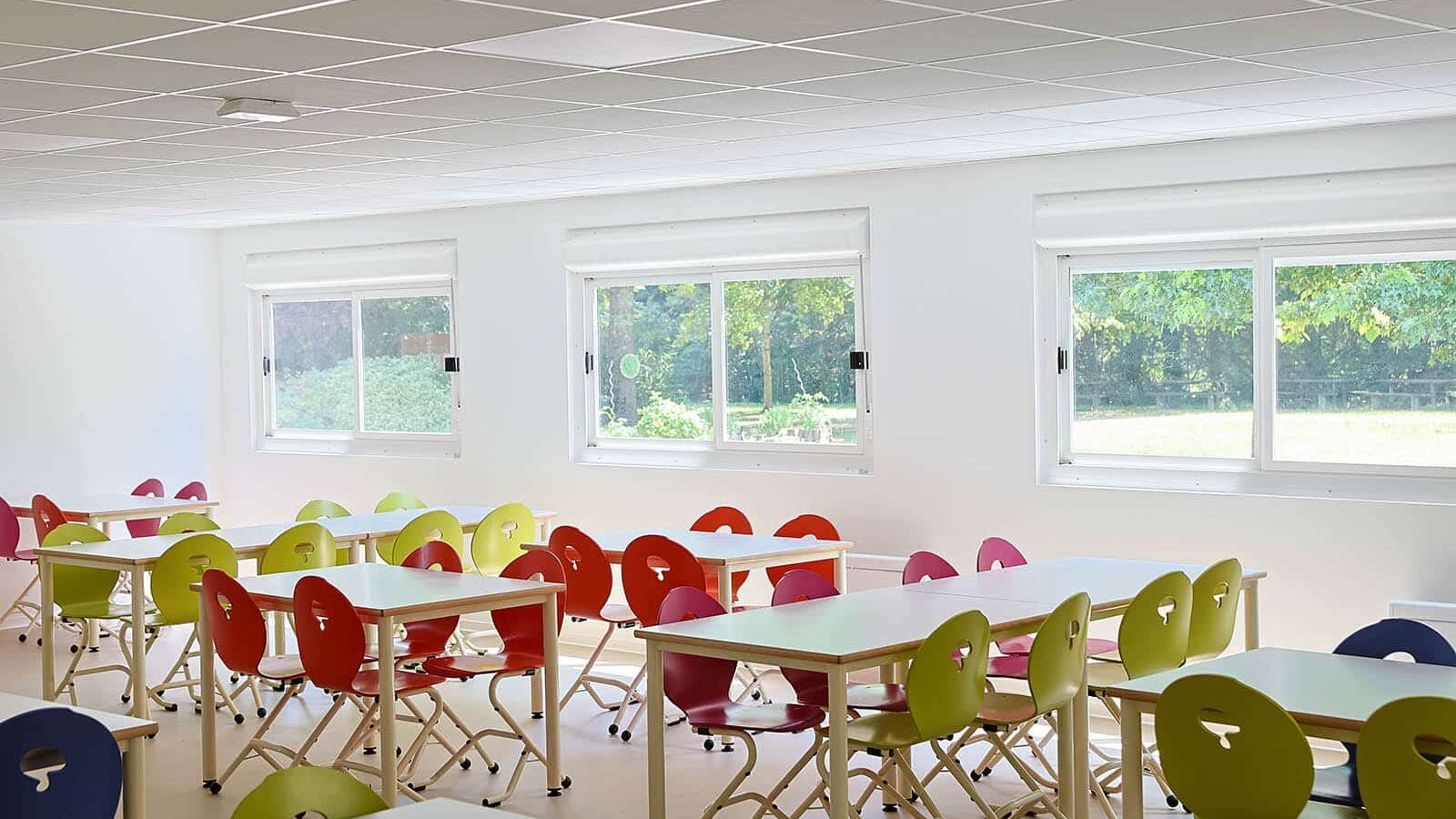 intérieur réfectoire scolaire modulaire